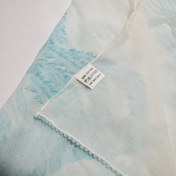 Beautiful blue & white bird theme shawl - Picture 3 of 3